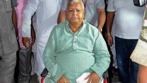 लालू प्रसाद यादव इलाज कराने पहुंचे मुंबई , तेज प्रताप यादव, बेटी मीसा भारती भी साथ।