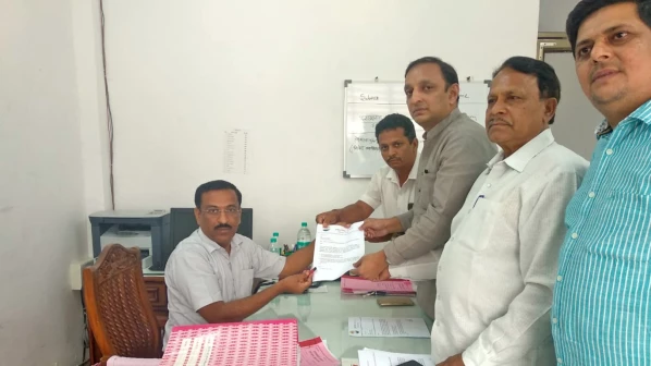 मुख्यमंत्र्यांविरोधात आचारसंहिता भंगाची तक्रार