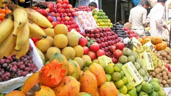 रमजान असूनही 'निपाह'च्या भीतीने घटली फळांची आवक