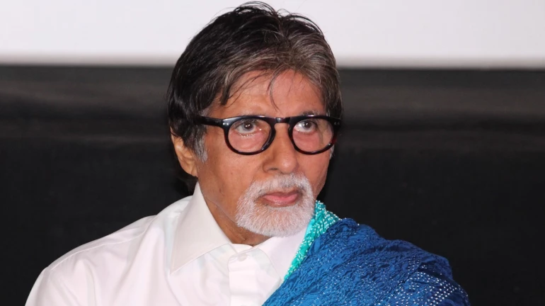 वाढदिवशी केक कापण्यावर अमिताभ बच्चन यांचा देशवासियांना प्रश्न
