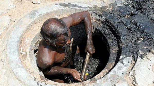 आता मलवाहिन्यांच्या मॅनहोल्सवरही बसवणार जाळ्या