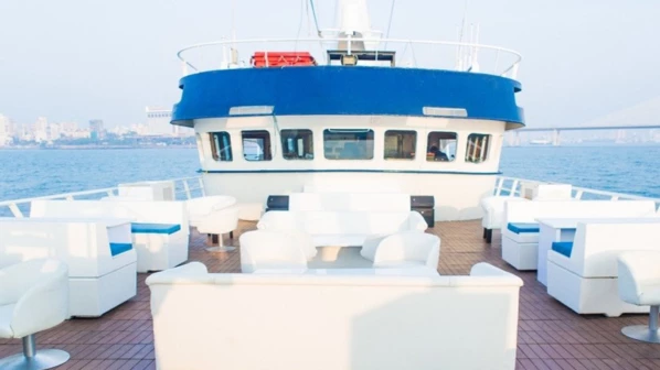 एआरके डेकचं फ्लोटिंग रेस्टाॅरंट चार महिन्यानंतर पुन्हा मुंबईकरांच्या सेवेत!