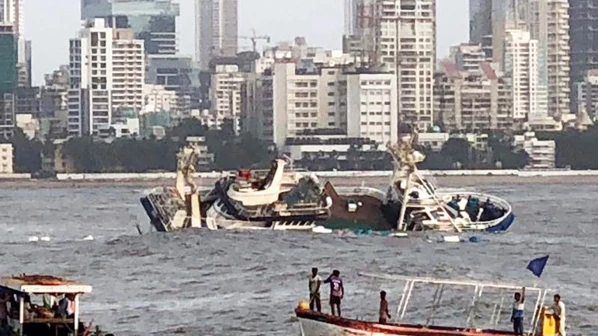 फ्लोटिंग क्रूझ रेस्टाॅरंटचा मुक्काम चार दिवस समुद्रातच...