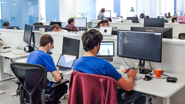 ऑफिसमध्ये असताना अशी घ्या आरोग्याची काळजी!