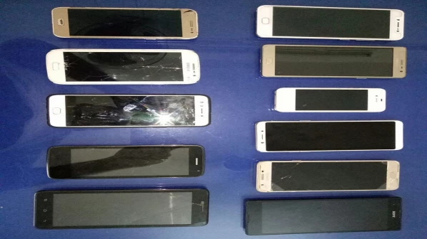 उकाड्यामुळे घराच्या खिडक्या उघडं ठेवून झोपणं पडू शकतं महागात