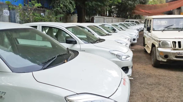 नव्या कोऱ्या ४० गाड्या पालिकेच्या गॅरेजमध्ये धुळखात!