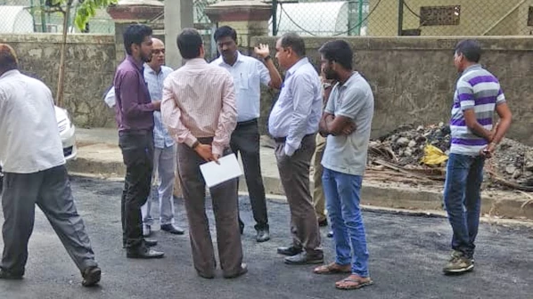 वांद्र्यातील नव्याकोऱ्या रस्त्यांवर फरहान अख्तर नाराज