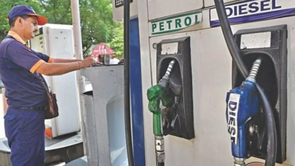 पेट्रोल की किमत में 7 पैसे की कमी, डीजल 5 पैसे प्रति लीटर सस्ता