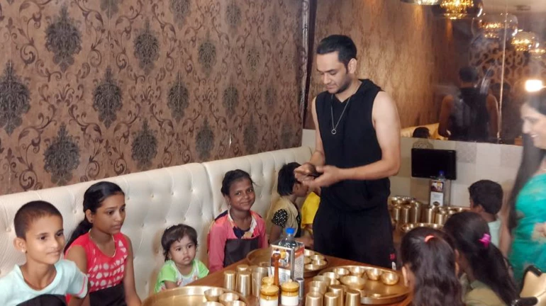 Vikas Gupta treats underpreviliged kids at Maharaja Bhog