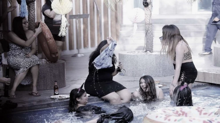 Omicron Scare: BMC Bans All Enclosed & Open New Year Parties - Read full guidelines here Omicron Scare: BMC Bans All Enclosed & Open New Year Parties - Read full guidelines here