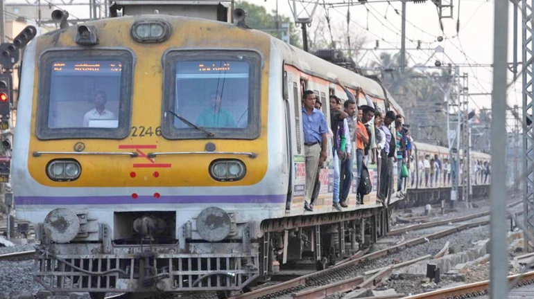 सबसे अमीर मुंबई रेलवे डिवीजन का हाल है बेहाल, लोकल ट्रेन चलाने के लिए नहीं हैं मोटरमैन