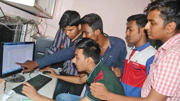 दहावीचा निकाल जाहीर, इथं पाहा निकाल