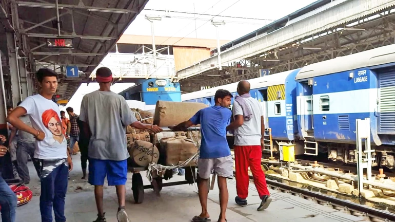 मिशन अमानत: पश्चिम रेलवे पुलिस ने 6 लाख रुपये के खोए हुए सामान का पता लगाया, मालिकों को लौटाया