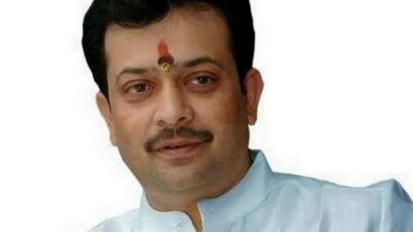 Bhaiyyuji Maharaj passes away; allegedly shoots himself in Indore