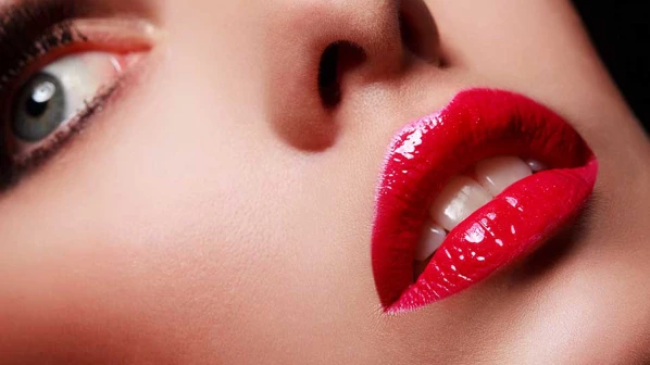 लिपस्टिक अधिक काळ टिकवायचीय? मग हे करा