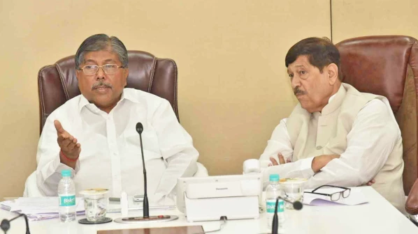 आणीबाणीत कारावास भोगलेल्यांना पेन्शन - महसूलमंत्री चंद्रकांत पाटील