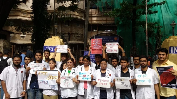 प्रशिक्षणार्थी डॉक्टरांचा संप दुसऱ्या दिवशीही सुरूच