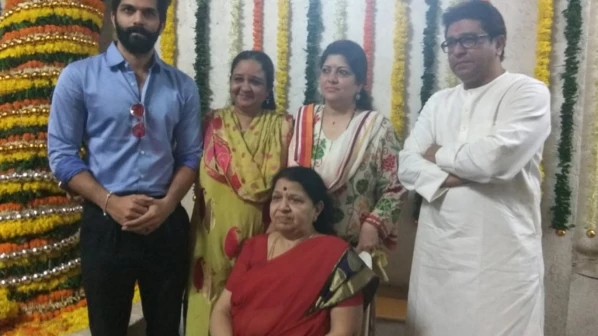 50 के हुए राज ठाकरे , इन जगहों पर 4 रुपये सस्ता पेट्रोल दे रही मनसे!