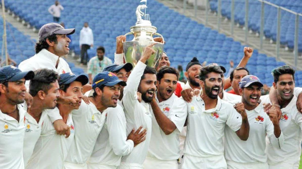 मुंबईच्या मुख्य प्रशिक्षकासाठी अोमकार साळवीची शिफारस