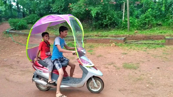 इस बारिश में बिना भीगे मंजिल होगी आपकी, यह रेन कवर बनेगा रक्षक