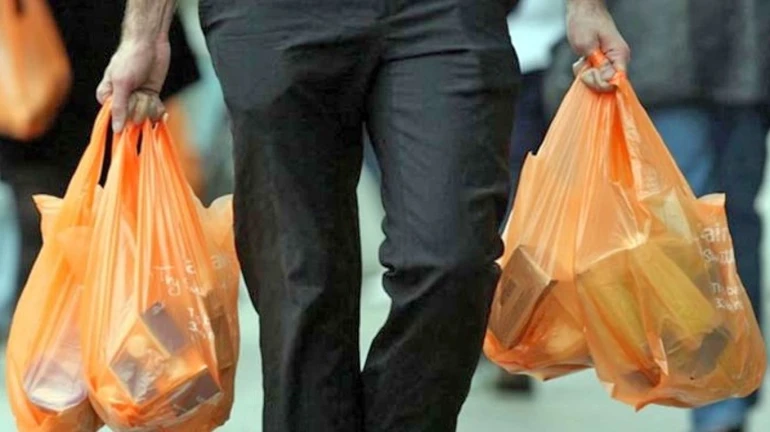 प्लास्टिक बंदी : हातात पिशवी सापडल्यास २०० रुपये दंड