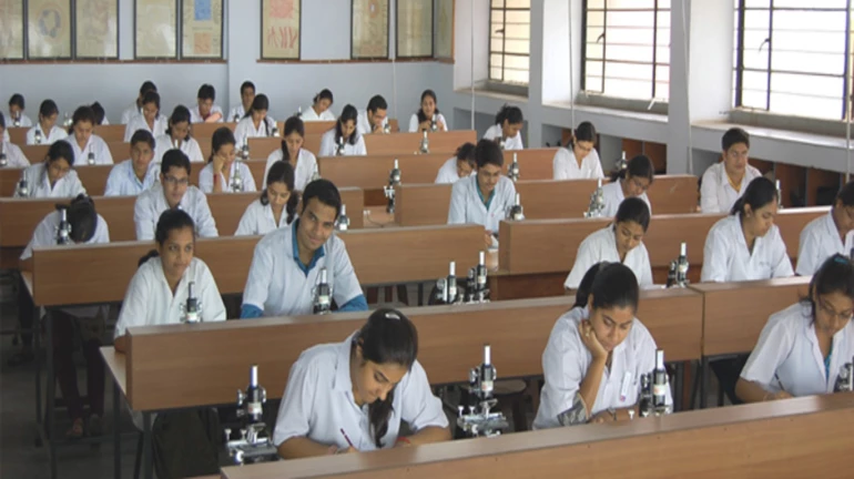 महाराष्ट्र- राज्य के कई निजी मेडिकल कॉलेजों ने फीस में की बढ़ोत्तरी, कई ने की कमी