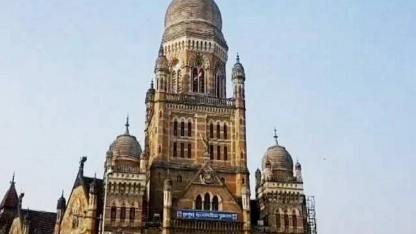 बीएमसी के तालाब में ले नौका का मज़ा।