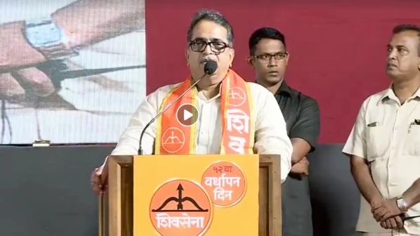 उद्धव यांच्या स्पर्शात बाळासाहेब जाणवले- शिशिर शिंदे