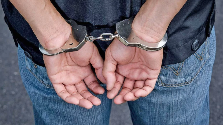 नकली अधिकारी बन लोगों को ठगने वाला गिरफ्तार