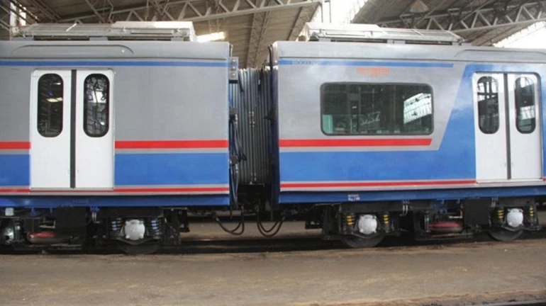 सेंट्रल लाईनवर 16 एप्रिलपासून एसी लोकलच्या नवीन फेऱ्या धावणार सेंट्रल लाईनवर 16 एप्रिलपासून एसी लोकलच्या नवीन फेऱ्या धावणार