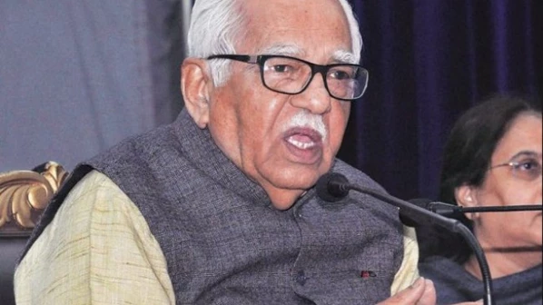 मुंबई स्नातक क्षेत्र चुनाव - राज्यपाल राम नाईक को नहीं मिली पोस्टल बैलेट सुविधा,वोट देने आना होगा मुंबई!