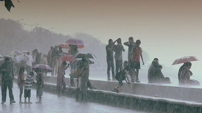 मुंबई की इन खास 10 जगहों पर लें बारिश का जमकर मजा