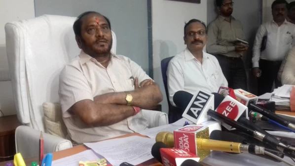 काकाला पुतण्याची भीती का? रामदास कदम यांचा राजला टोला