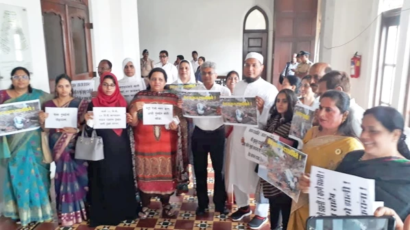 तुंबईवरून विरोधकांचा गोंधळ,  सभागृहाचे कामकाज तहकूब