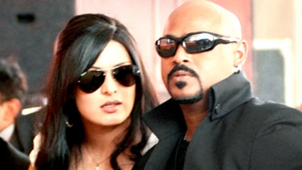 Cricketer Vinod Kambli's Wife gets into a brawl with Singer Ankit Tiwari's Father; accuses him of inappropriate touch