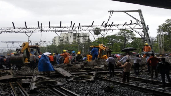 सात वर्षांपूर्वी पालिकेनं पुलाच्या डागडुजीसाठी दिले होते रेल्वेला पैसे