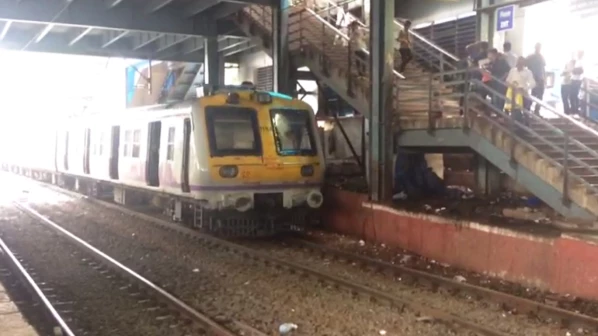 तब्बल सात तासांनंतर हार्बर सेवा सुरू