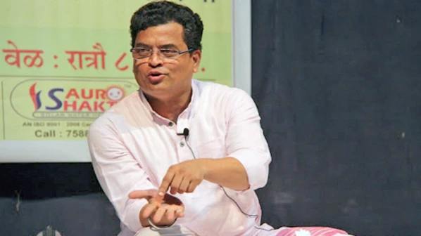 Exclusive: अशा राजकारण्यांना धरून बडवायला हवं- शरद पोंक्षे