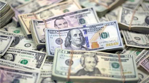 1 करोड़ के डॉलर लानेवाला हवाई अड्डे पर गिरफ्तार