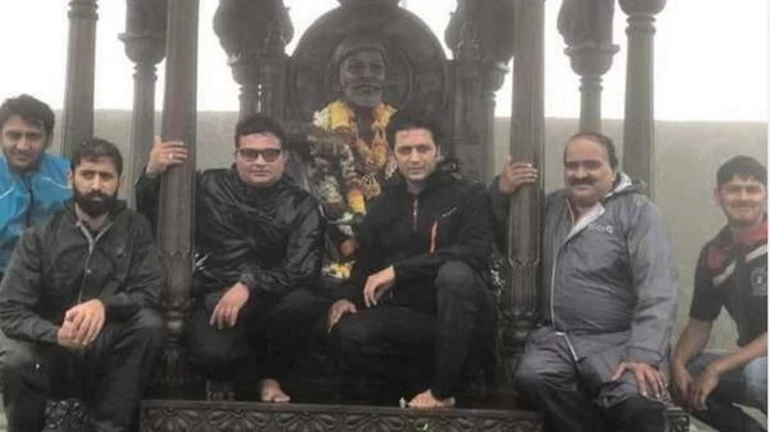 छत्रपति शिवाजी महाराज के साथ सेल्फी लेना रितेश देशमुख को पड़ा भारी, मांगनी पड़ी मांफी!