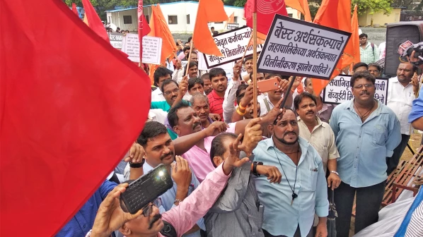 महाव्यवस्थापक, पालिका आयुक्तांना हटवा, बेस्ट कर्मचाऱ्यांची मागणी