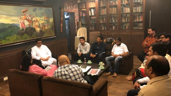 मल्टिप्लेक्स मालिको ने की राज ठाकरे से मुलाकात