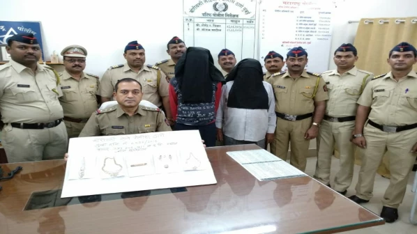 ट्रेन के ऐसी कोच में महिलाओं का पर्स चोरी करने वाला गिरफ्तार