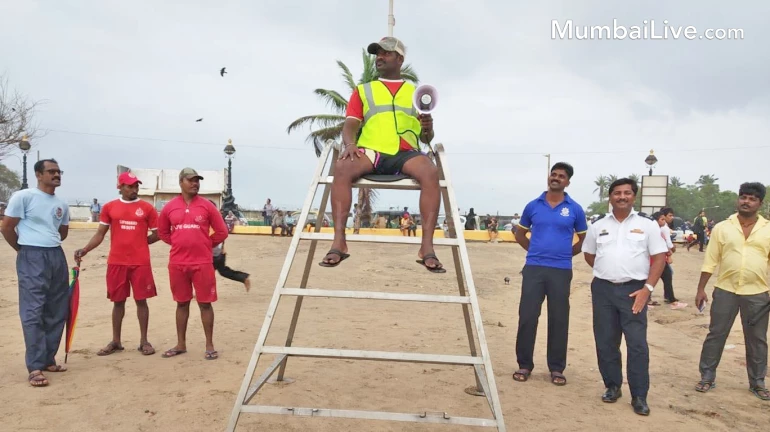 Beach chairs for lifeguards to deter mishaps efficiently