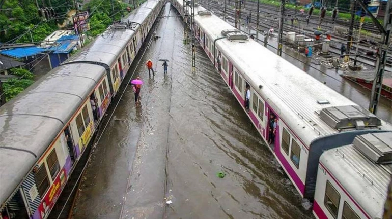 विरार से भायंदर रेल सेवा अत्यंत धीमी गति से!