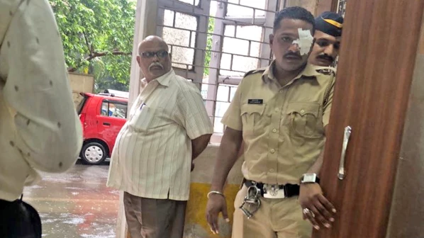 Two gangsters attempt to flee courtroom; Throw chilli into cops’ eyes