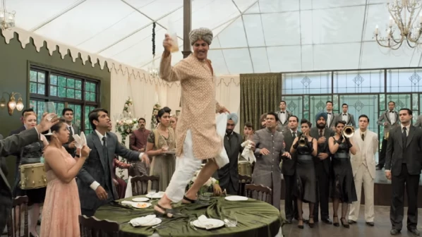 ‘गोल्ड’ के दूसरे गाने में बेहद टल्ली और फनी दिखे अक्षय कुमार