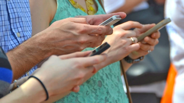 व्हाॅट्सअॅपवर नजर की नजरकैद? सुप्रीम कोर्ट केंद्र सरकावर संतापलं