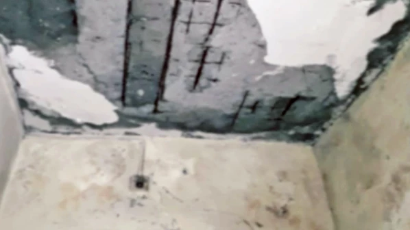 भायखळ्यात स्लॅब कोसळून महिला जखमी