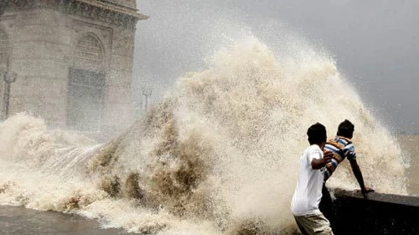 मुंबई में आज हाई टाइड, समुद्र के पास ना जाने की सलाह!